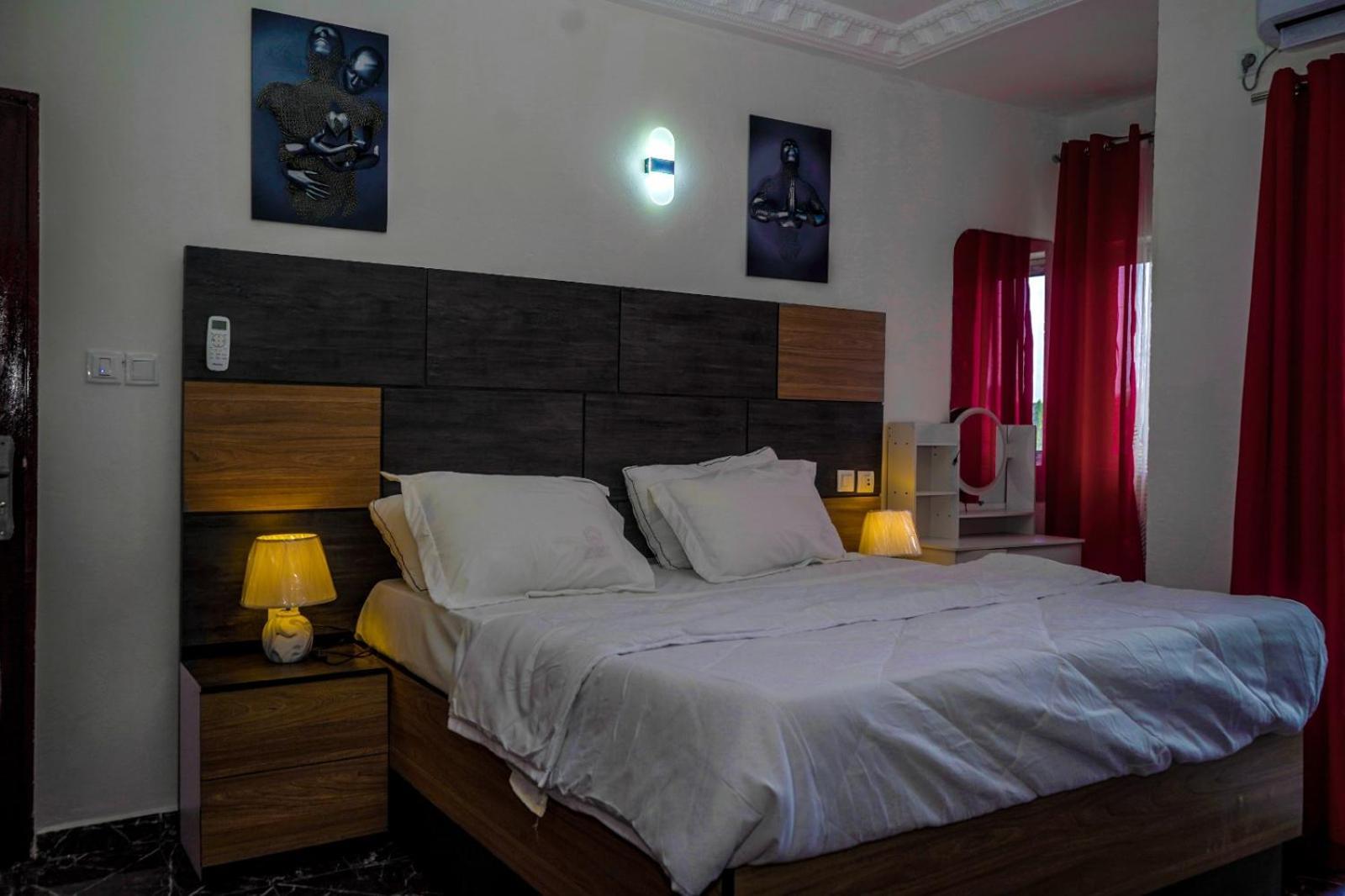 Prince Home Douala Luaran gambar