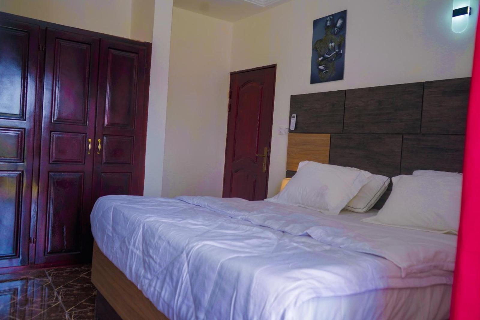 Prince Home Douala Luaran gambar