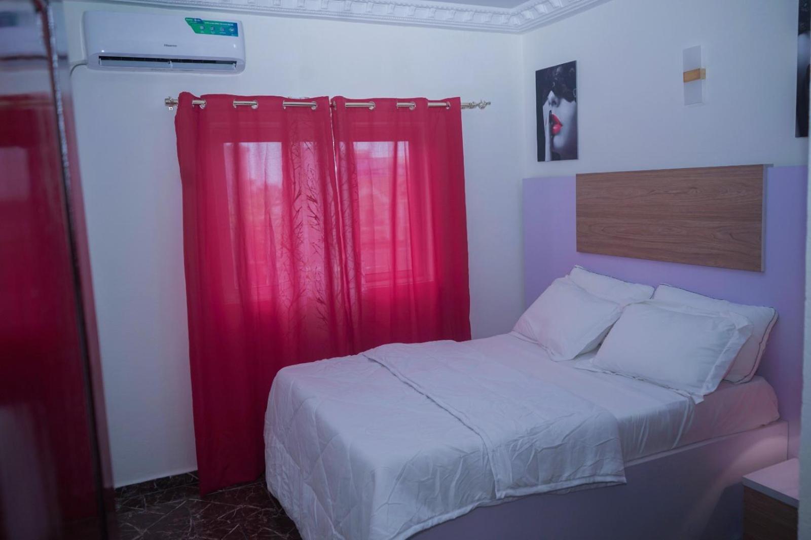 Prince Home Douala Luaran gambar